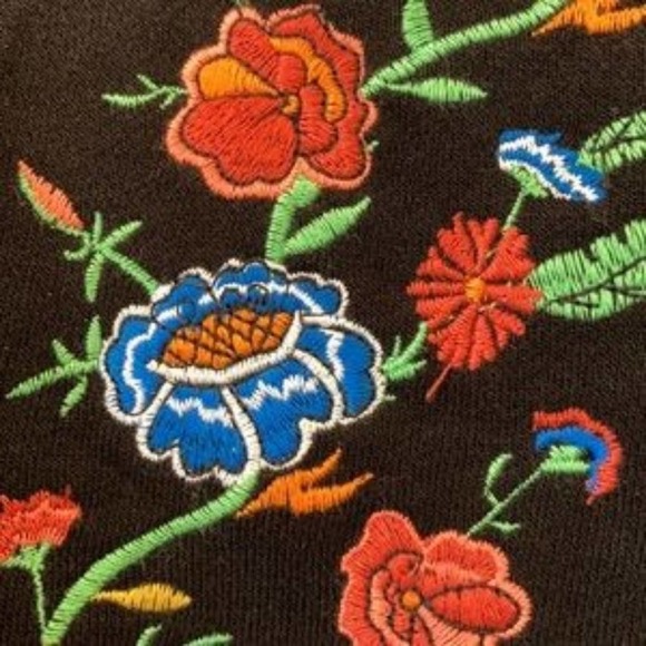 Cozy Juliet Boho Puff Sleeve Floral Sweatshirt NWT - Picture 4 of 7